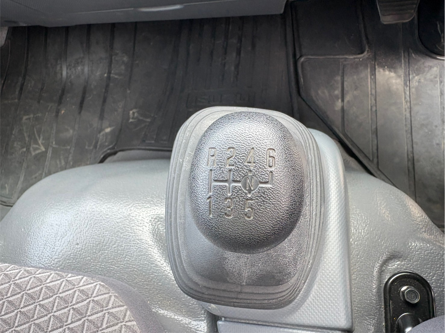 いすゞ エルフ 2RG-NMR88N(2WD)の写真27