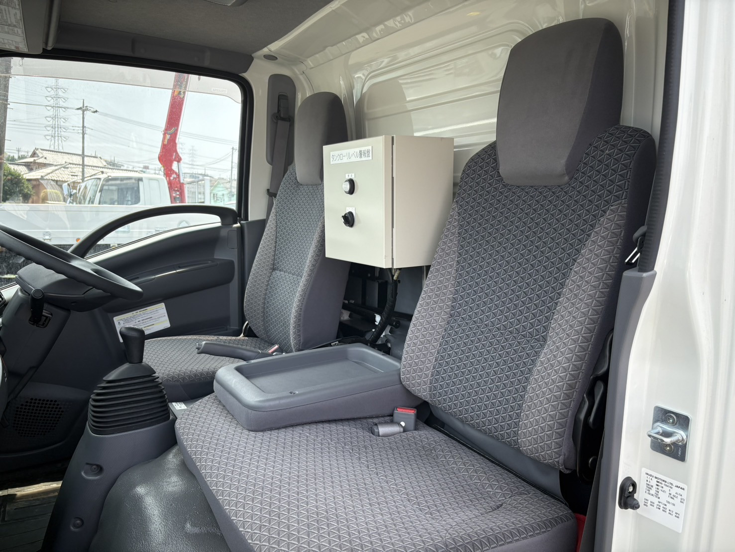 いすゞ エルフ 2RG-NMR88N(2WD)の写真28