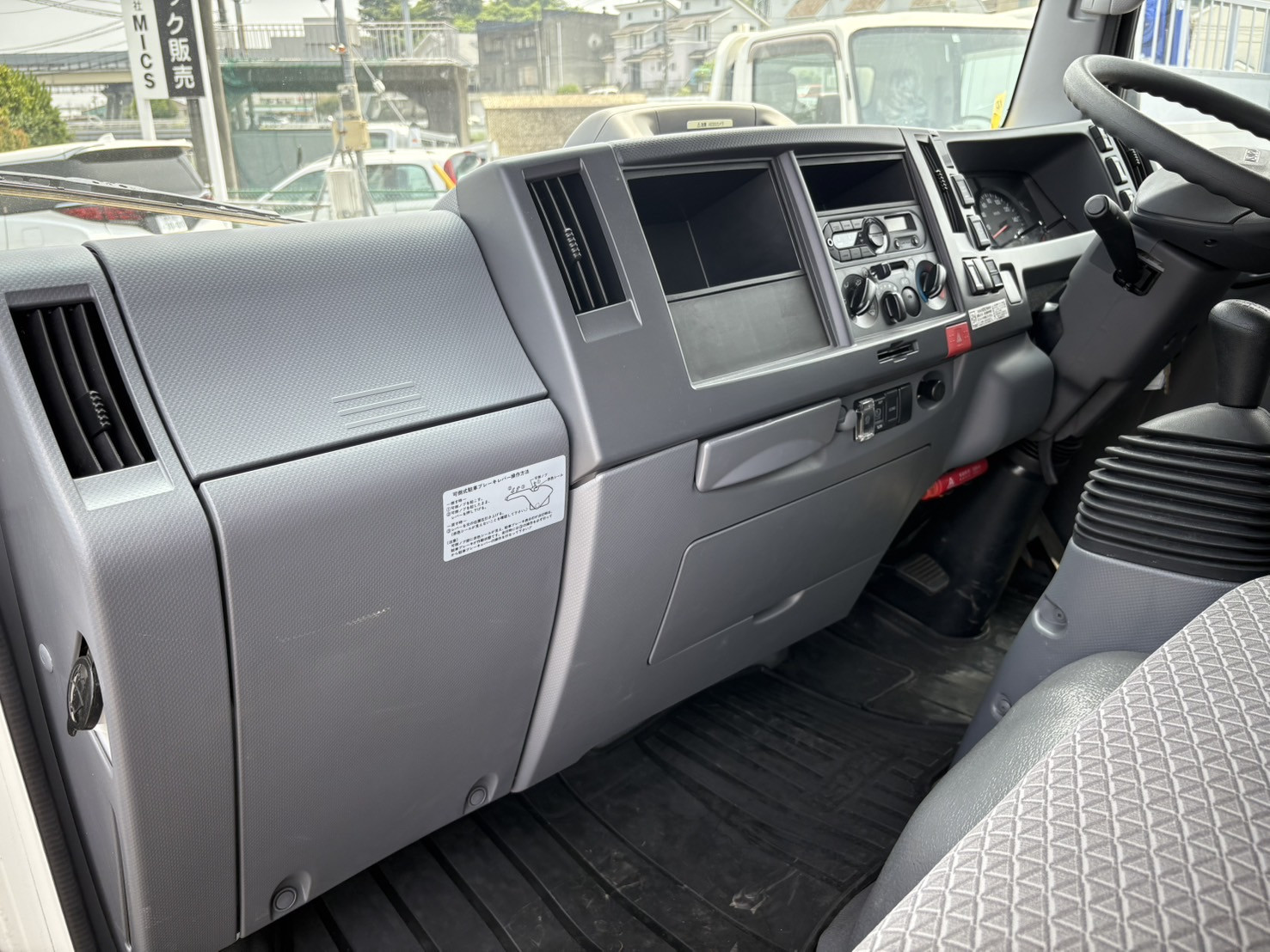 いすゞ エルフ 2RG-NMR88N(2WD)の写真29