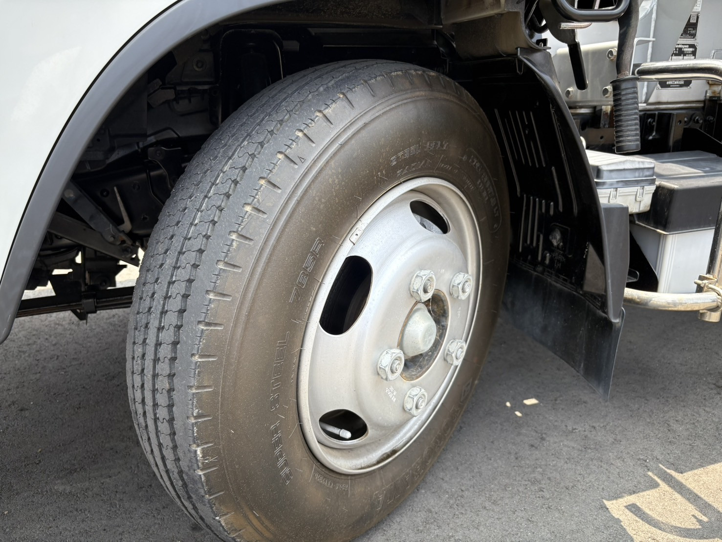 いすゞ エルフ 2RG-NMR88N(2WD)の写真35