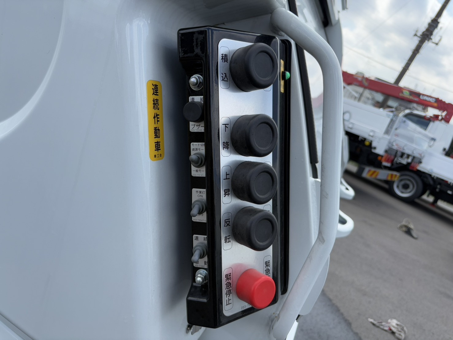 三菱 キャンター 2RG-FEAV0(2WD)の写真15