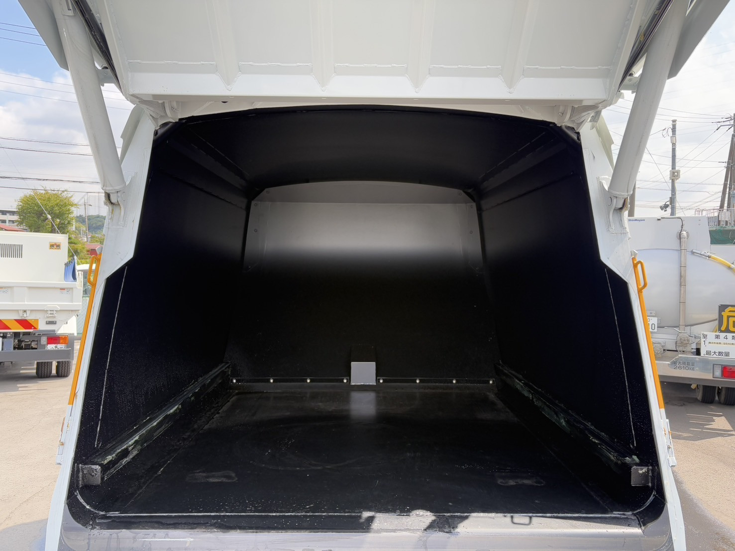 三菱 キャンター 2RG-FEAV0(2WD)の写真17