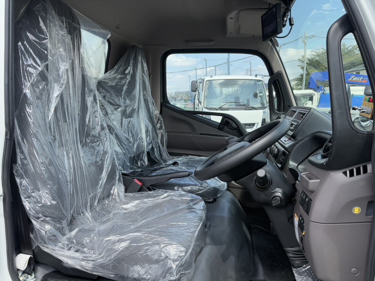 三菱 キャンター 2RG-FEAV0(2WD)の写真32