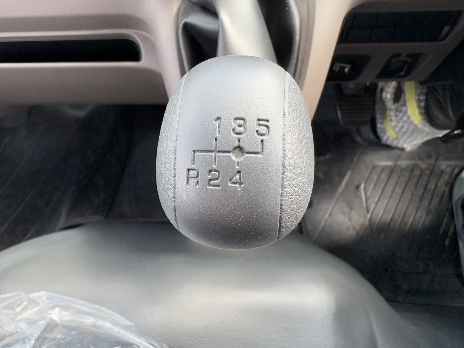 三菱 キャンター 2RG-FEAV0(2WD)の写真37