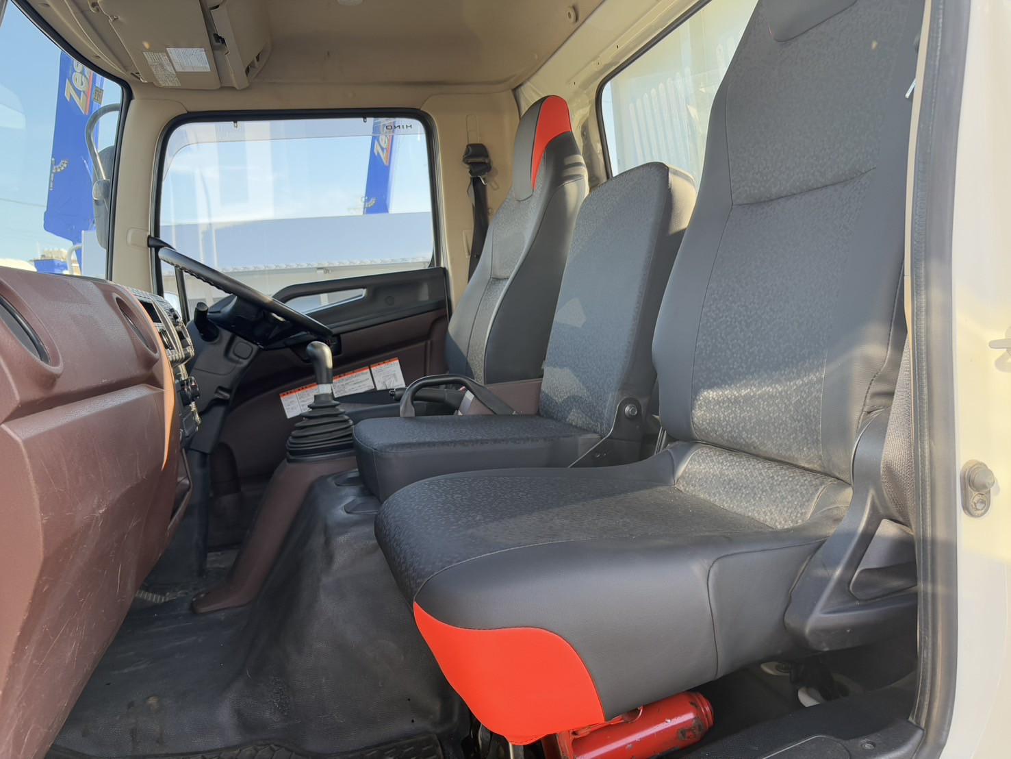 日野 デュトロ 2KG-FC2ABA(2WD)の写真32