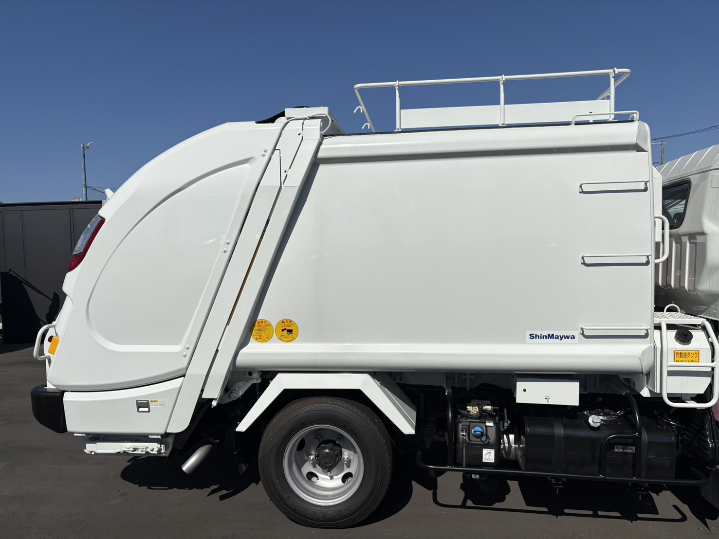 三菱 キャンター 2RG-FEAV0(2WD)の写真6
