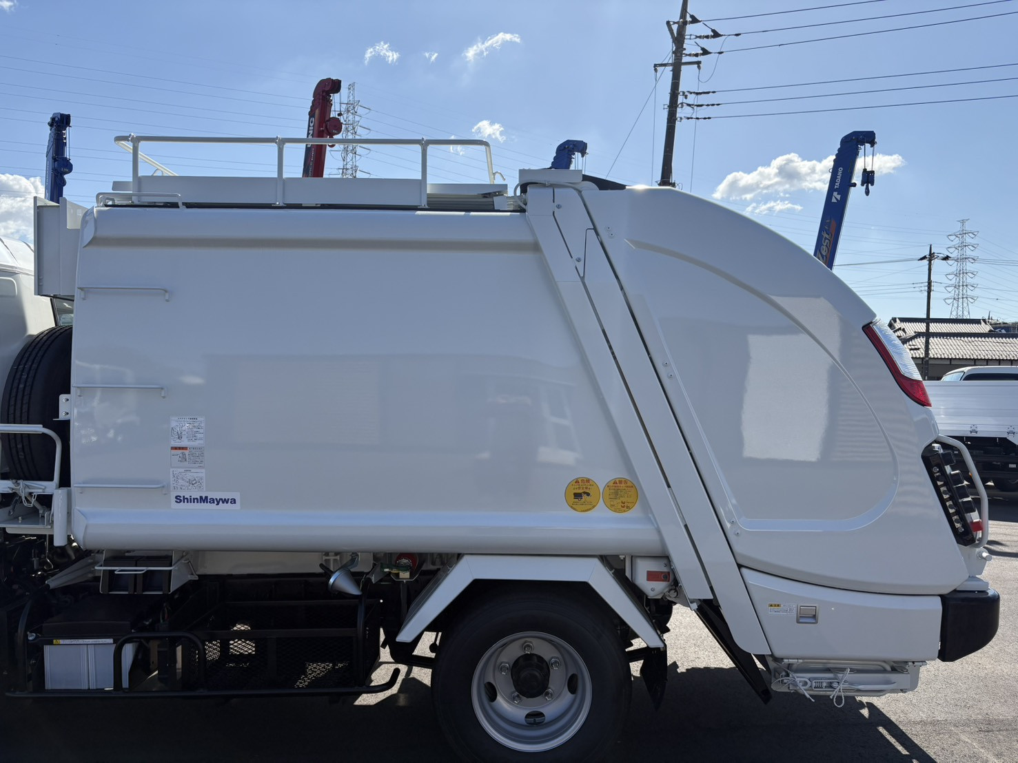 三菱 キャンター 2RG-FEAV0(2WD)の写真7