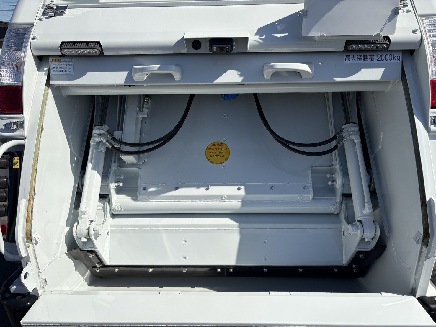三菱 キャンター 2RG-FEAV0(2WD)の写真11