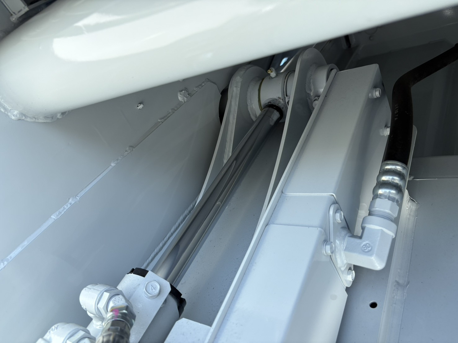 三菱 キャンター 2RG-FEAV0(2WD)の写真12