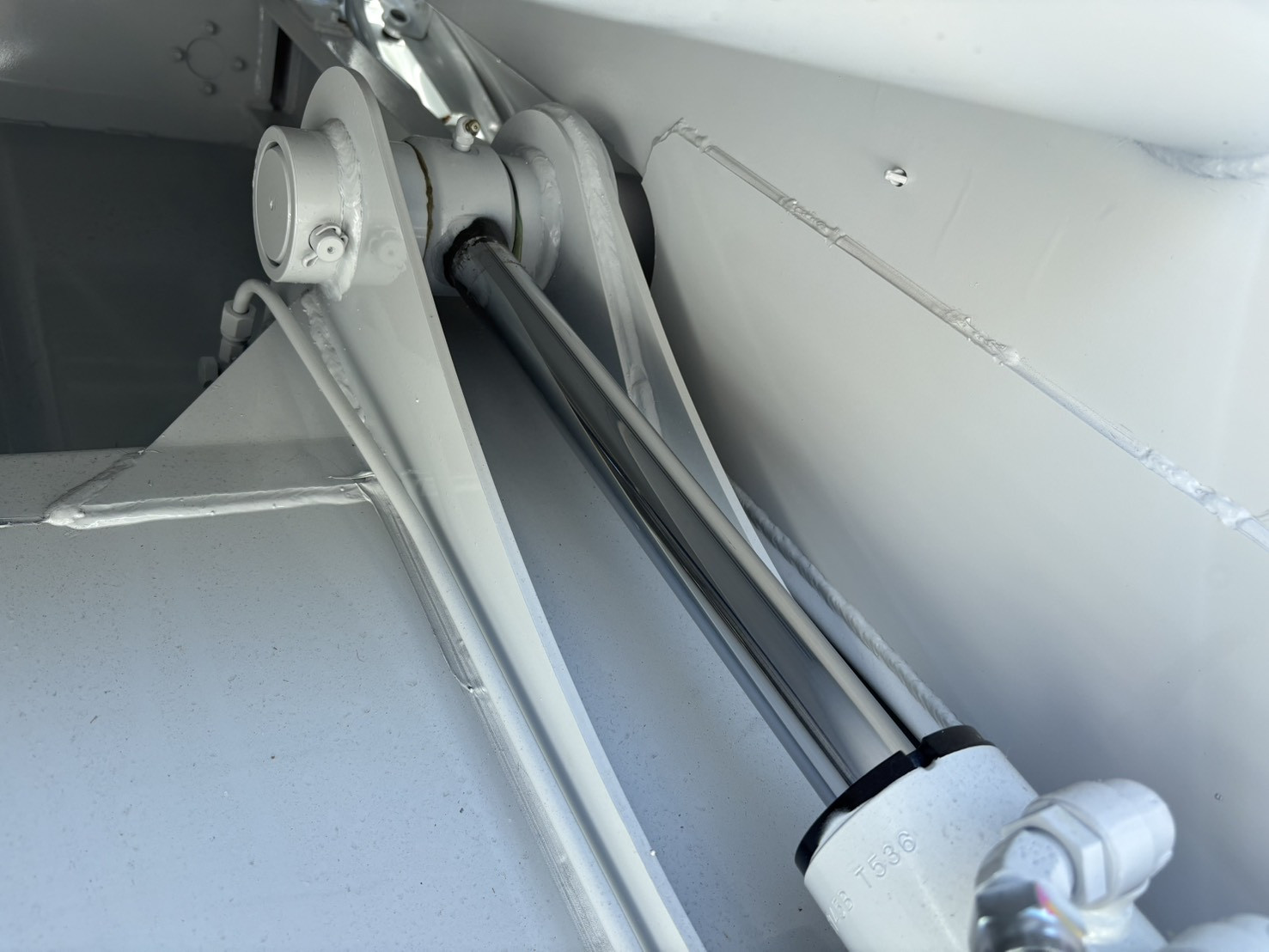 三菱 キャンター 2RG-FEAV0(2WD)の写真13