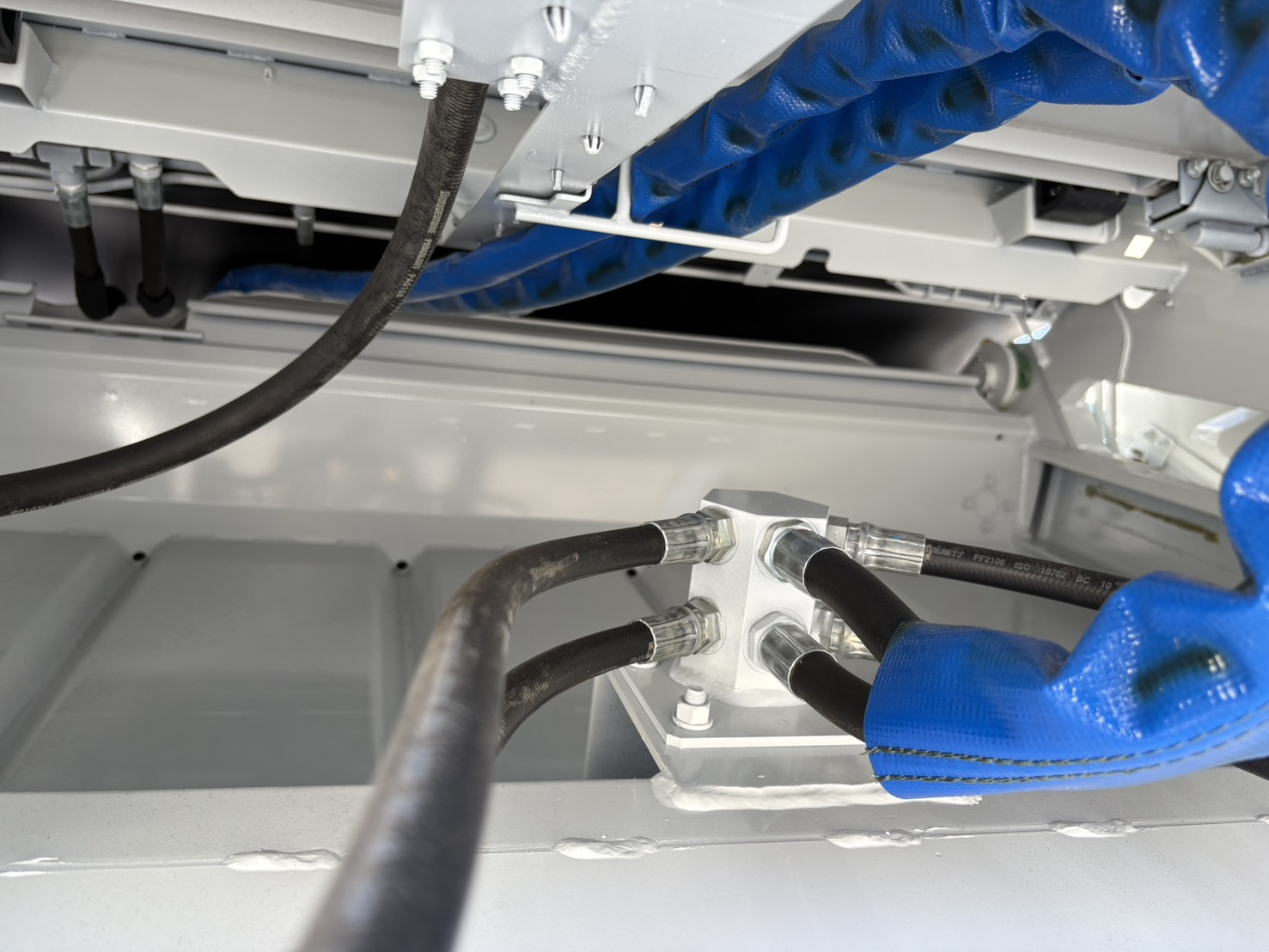 三菱 キャンター 2RG-FEAV0(2WD)の写真14