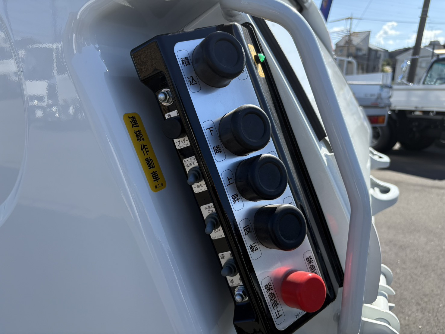 三菱 キャンター 2RG-FEAV0(2WD)の写真15