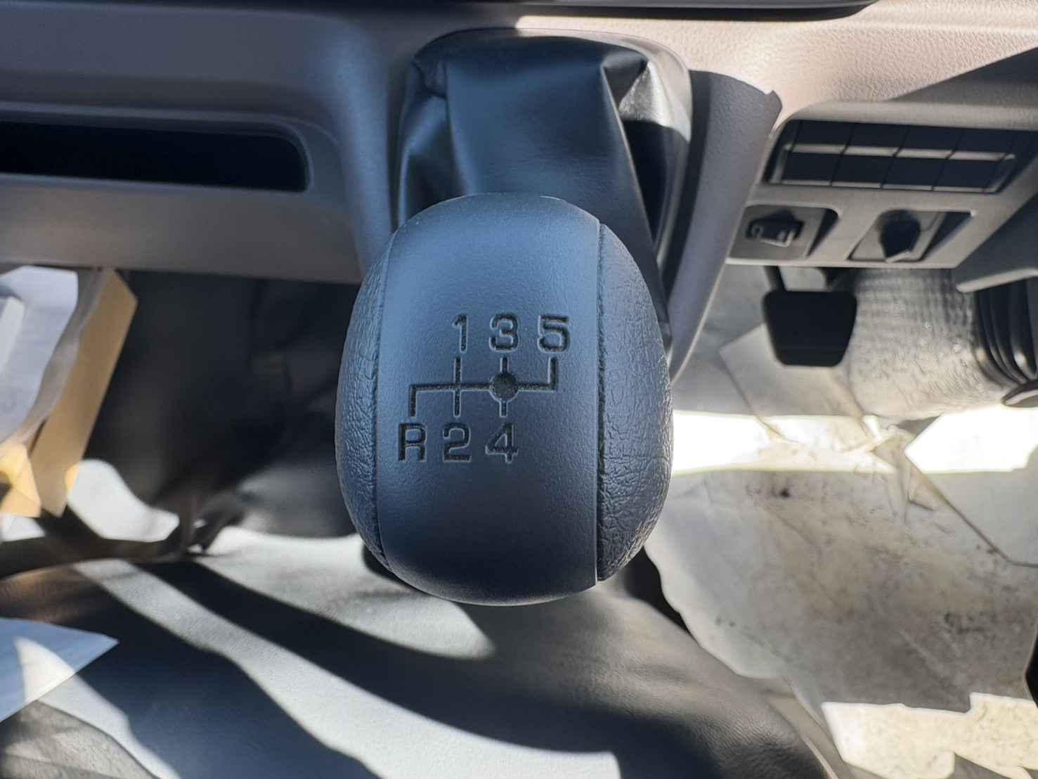 三菱 キャンター 2RG-FEAV0(2WD)の写真36