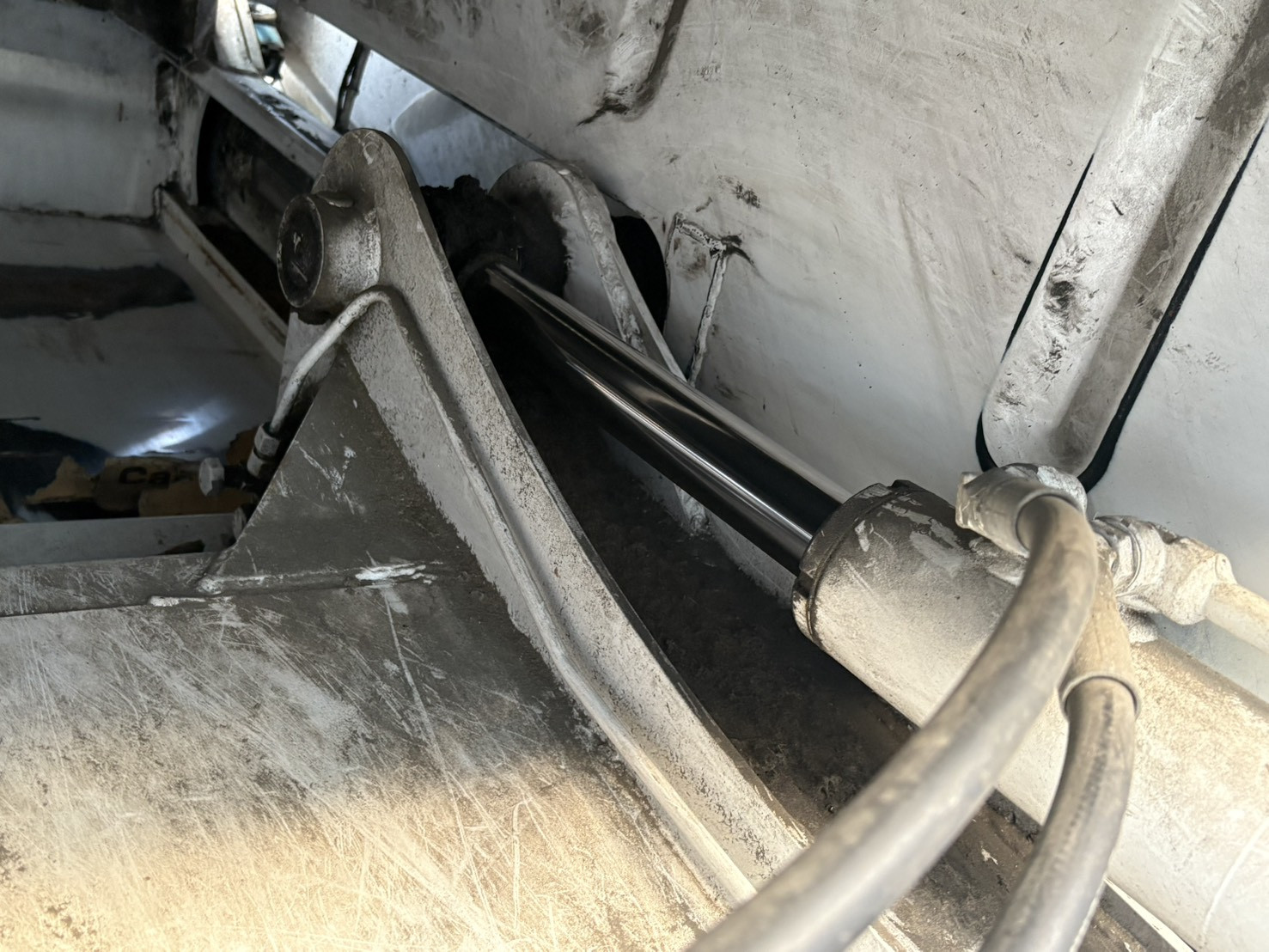 UD コンドル BDG-MK36C(2WD)の写真13