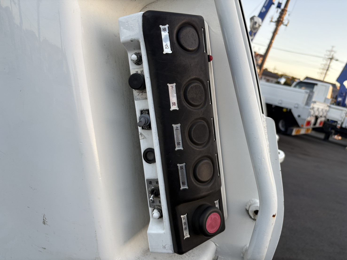 UD コンドル BDG-MK36C(2WD)の写真15