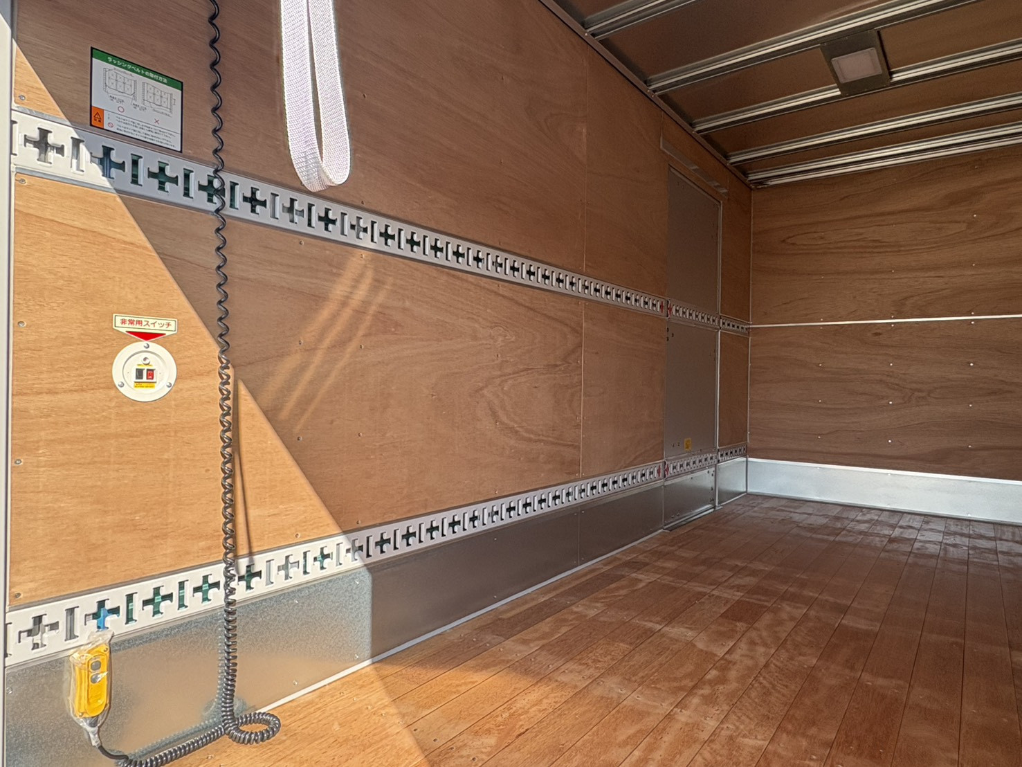 三菱 キャンター 2RG-FEAV0(2WD)の写真12