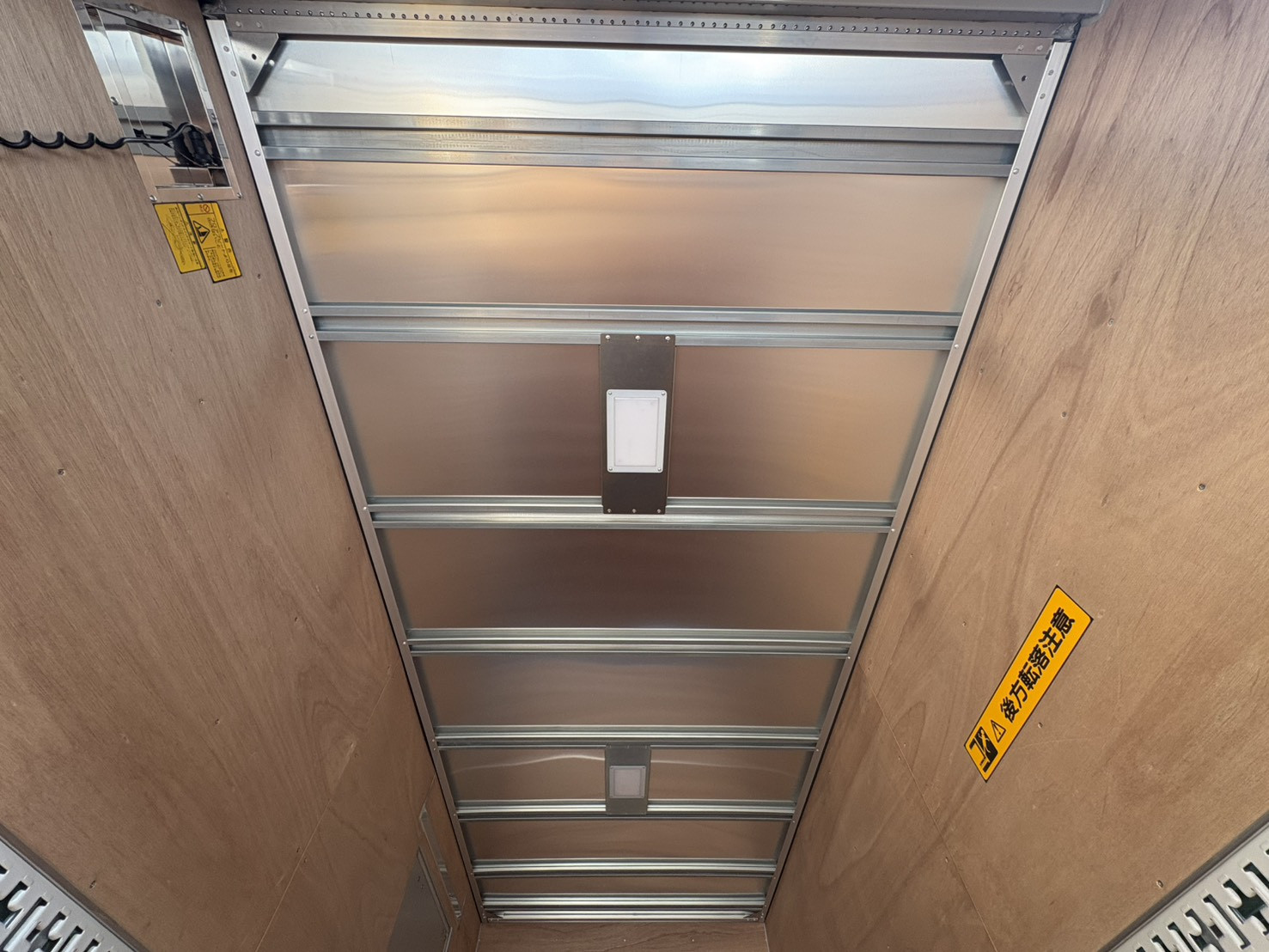 三菱 キャンター 2RG-FEAV0(2WD)の写真16