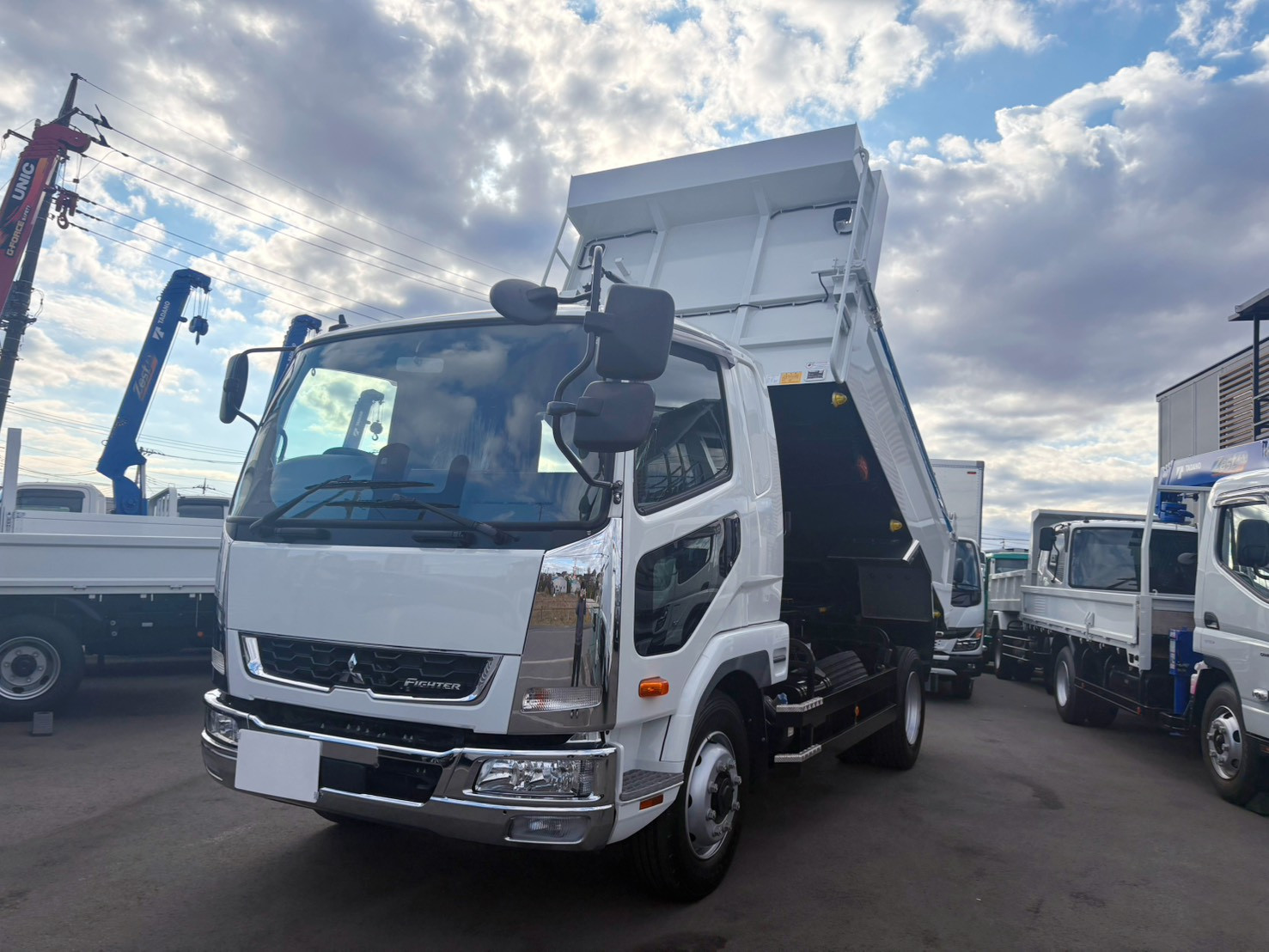 三菱 ファイター 2KG-FK62FZ(2WD)の写真1