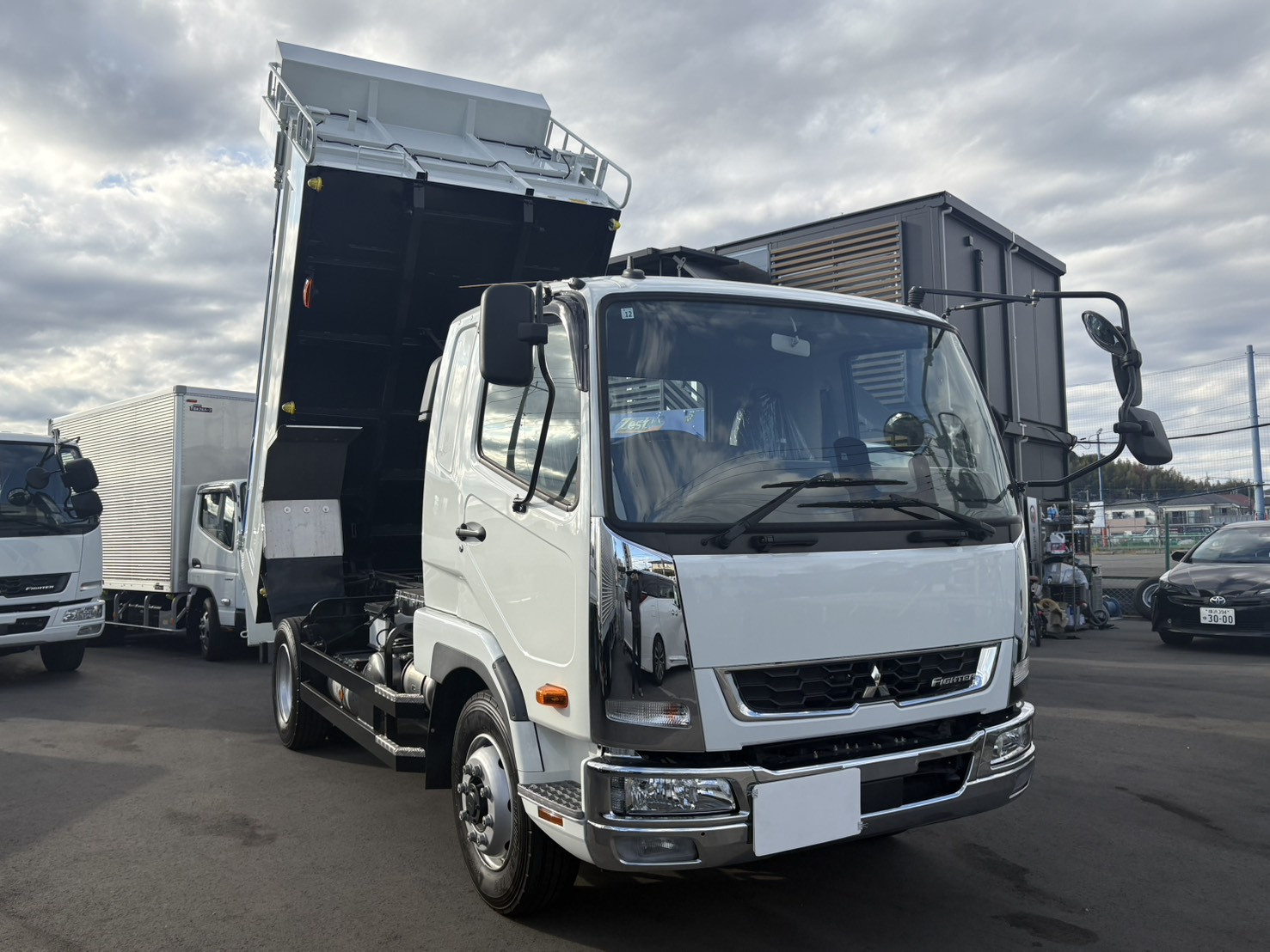 三菱 ファイター 2KG-FK62FZ(2WD)の写真2