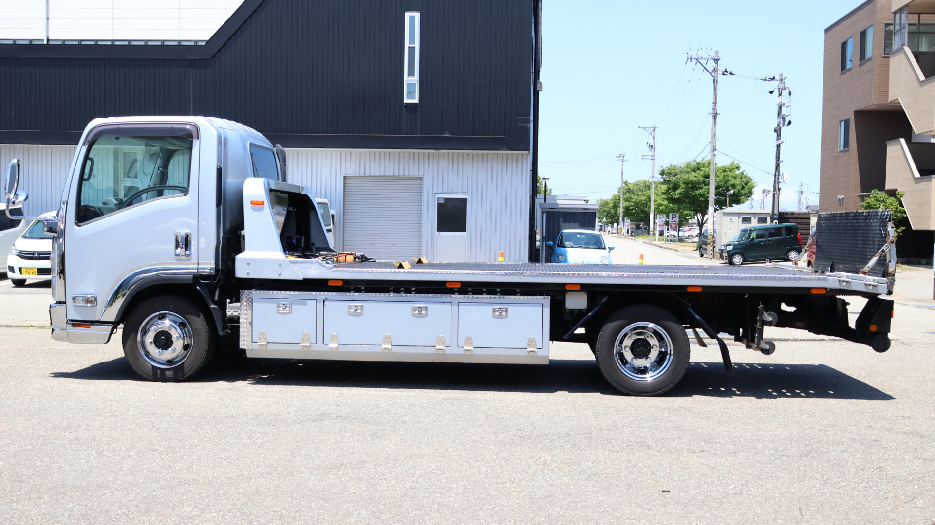 いすゞ エルフ 2PG-NPS88AN(4WD)の写真4