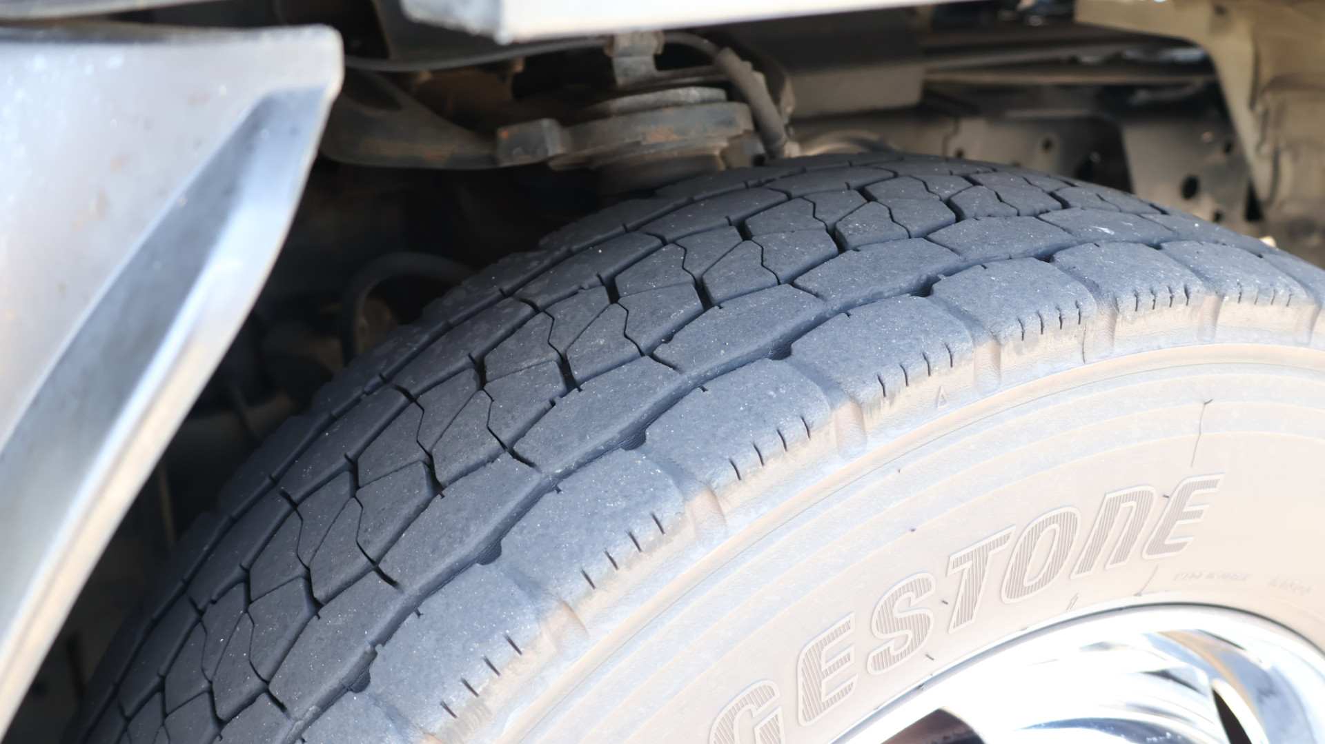 いすゞ エルフ 2PG-NPS88AN(4WD)の写真27