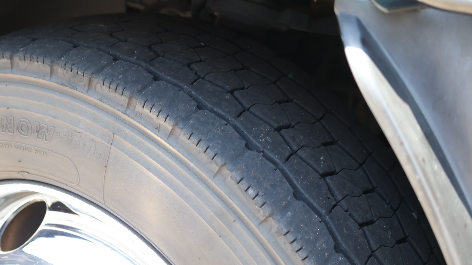 いすゞ エルフ 2PG-NPS88AN(4WD)の写真33