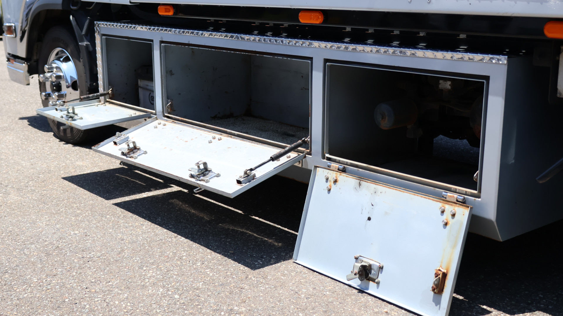 いすゞ エルフ 2PG-NPS88AN(4WD)の写真35