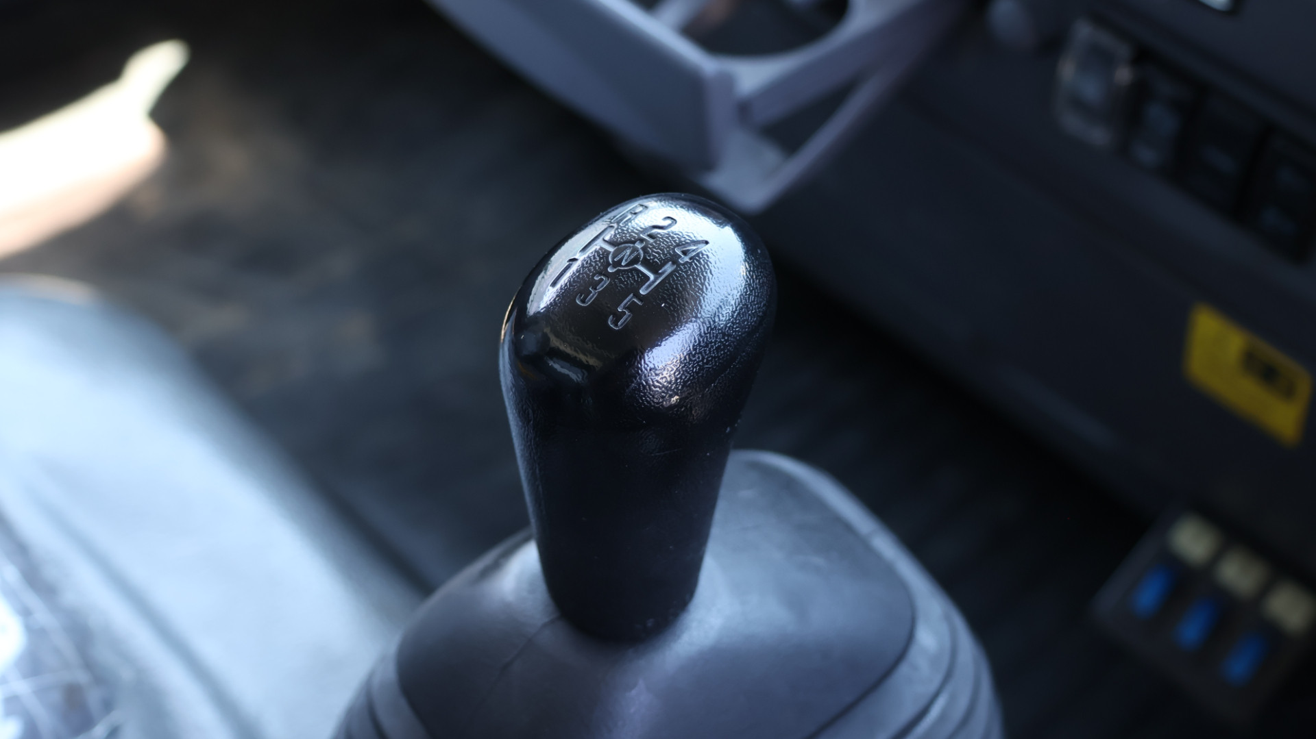 いすゞ エルフ 2PG-NPS88AN(4WD)の写真48