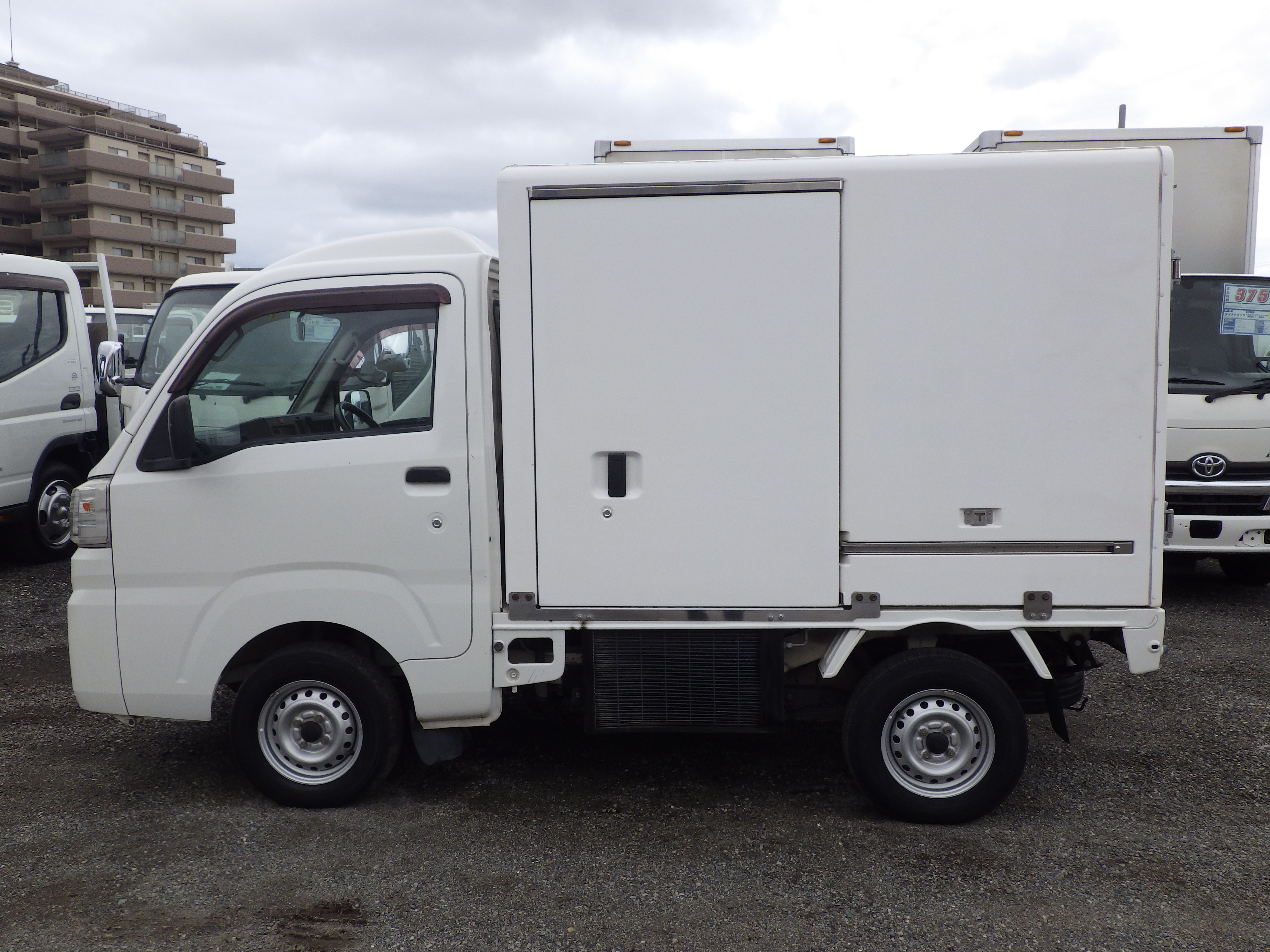 シャトル　3番　4本 新品YONEXシャトル スタンダード2 3番