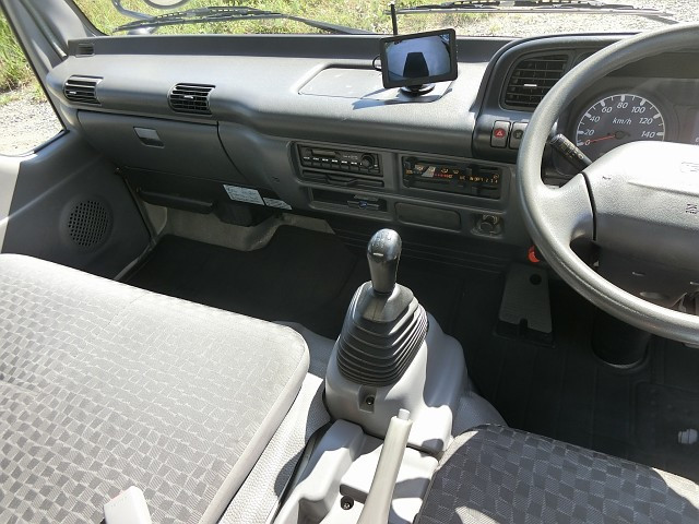 いすゞ エルフ PB-NPR81AN(2WD)の写真24