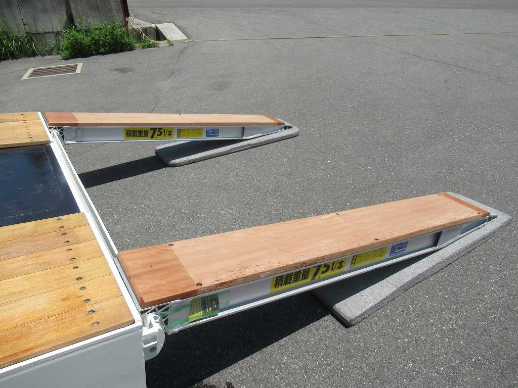 日野 プロフィア 2DG-FW1AHC(8x4)の写真7