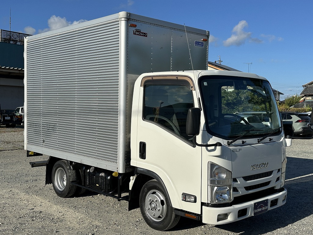 車検は当店では１泊お預かりし。１日で整備、翌日に持ち込みで車検に行ってます。特に異常がない時は１泊、大がかりな修理、交換があるときは追加で頂いてます。トラックの台車も数台所持してますのでお任せ下さい！|いすゞ エルフ TRG-NLR85AN(2WD)の写真5