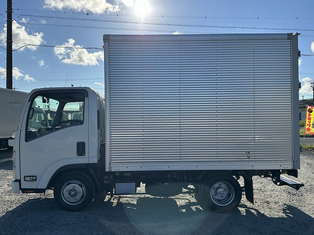 創業以来多くのトラックなどの業務用車両や乗用車の車検・点検・整備・板金・塗装を行ってます！！創業３０年以上の実績と、経験豊富なスタッフが対応いたします。|いすゞ エルフ TRG-NLR85AN(2WD)の写真7