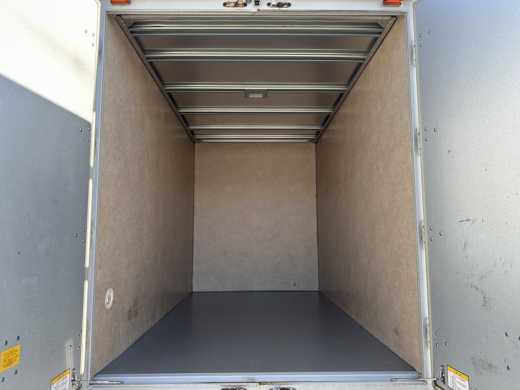 創業以来多くのトラックなどの業務用車両や乗用車の車検・点検・整備・板金・塗装を行ってます！！創業３０年以上の実績と、経験豊富なスタッフが対応いたします。|いすゞ エルフ TRG-NLR85AN(2WD)の写真10