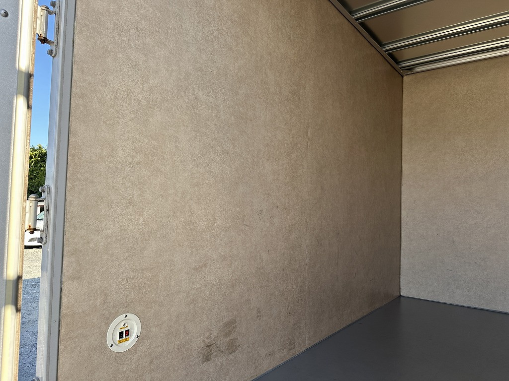 創業以来多くのトラックなどの業務用車両や乗用車の車検・点検・整備・板金・塗装を行ってます！！創業３０年以上の実績と、経験豊富なスタッフが対応いたします。|いすゞ エルフ TRG-NLR85AN(2WD)の写真11