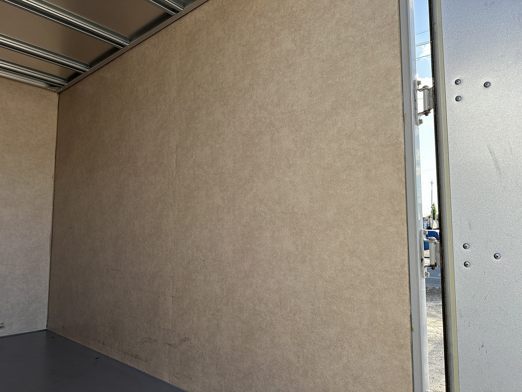 創業以来多くのトラックなどの業務用車両や乗用車の車検・点検・整備・板金・塗装を行ってます！！創業３０年以上の実績と、経験豊富なスタッフが対応いたします。|いすゞ エルフ TRG-NLR85AN(2WD)の写真12