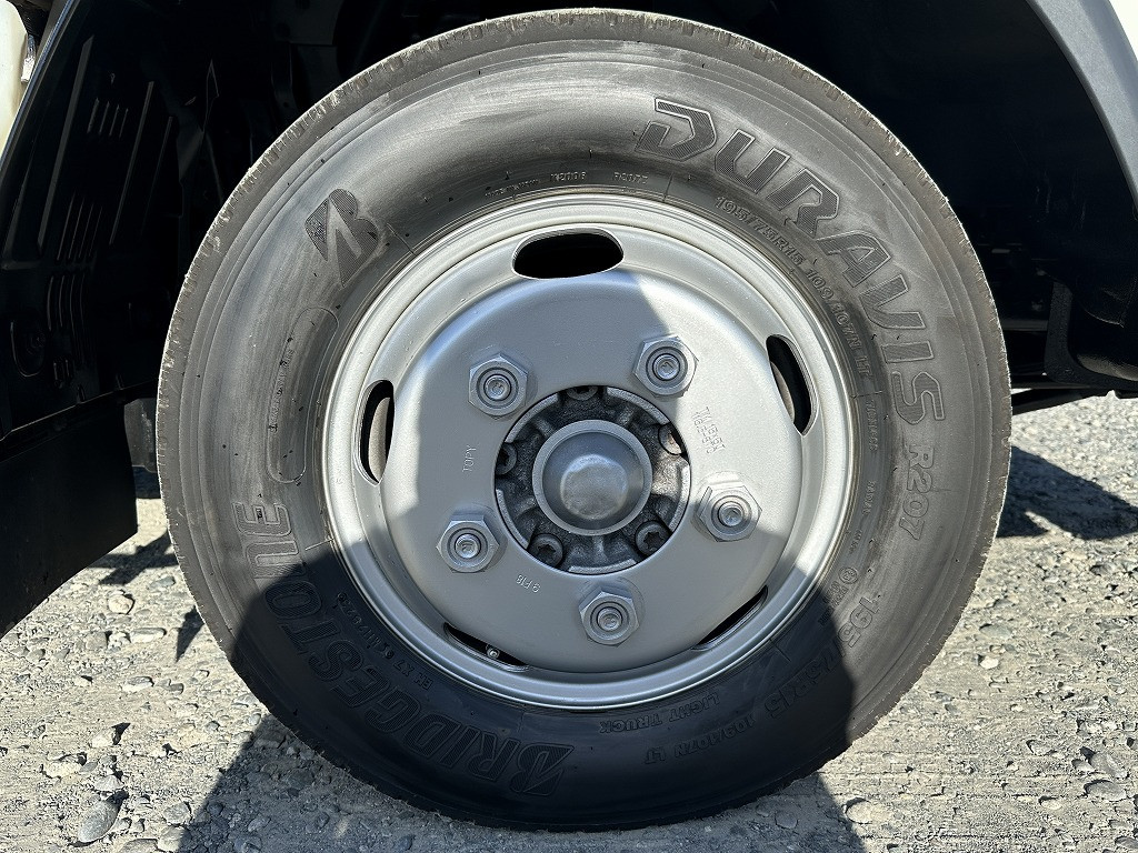 創業以来多くのトラックなどの業務用車両や乗用車の車検・点検・整備・板金・塗装を行ってます！！創業３０年以上の実績と、経験豊富なスタッフが対応いたします。|いすゞ エルフ TRG-NLR85AN(2WD)の写真17