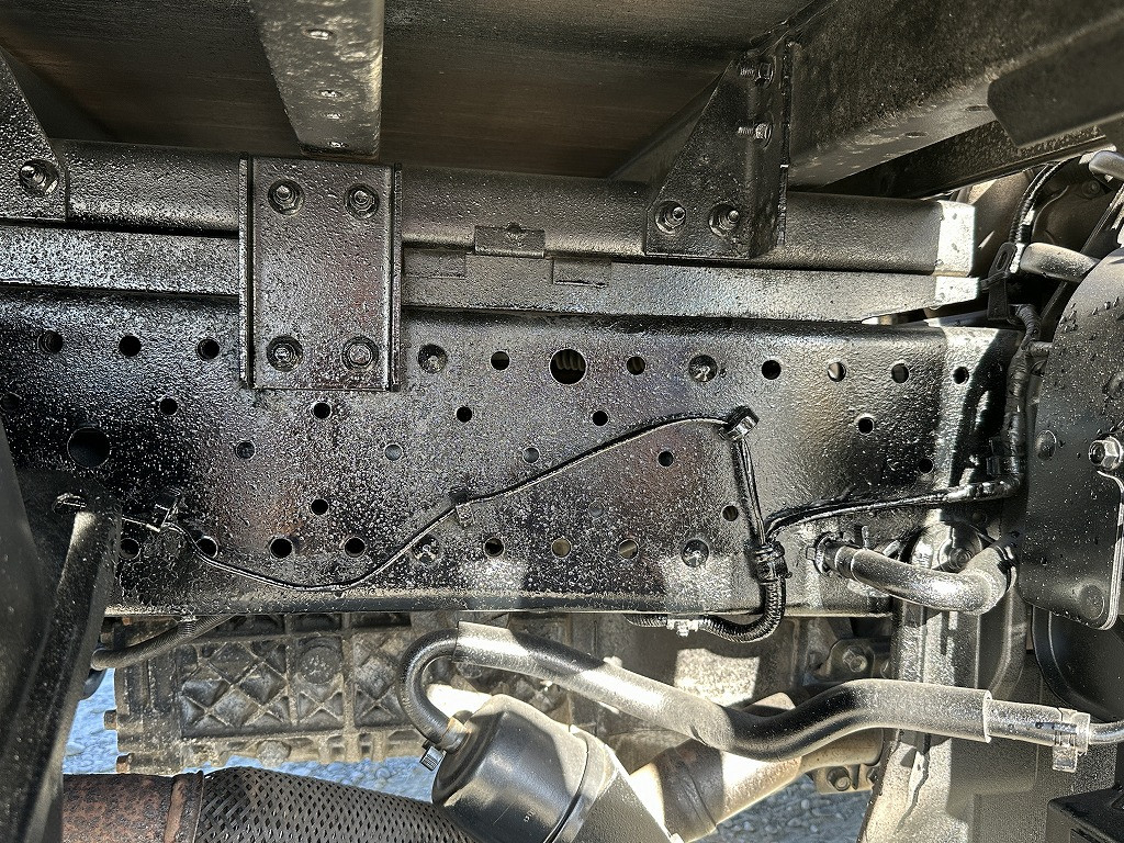 創業以来多くのトラックなどの業務用車両や乗用車の車検・点検・整備・板金・塗装を行ってます！！創業３０年以上の実績と、経験豊富なスタッフが対応いたします。|いすゞ エルフ TRG-NLR85AN(2WD)の写真23