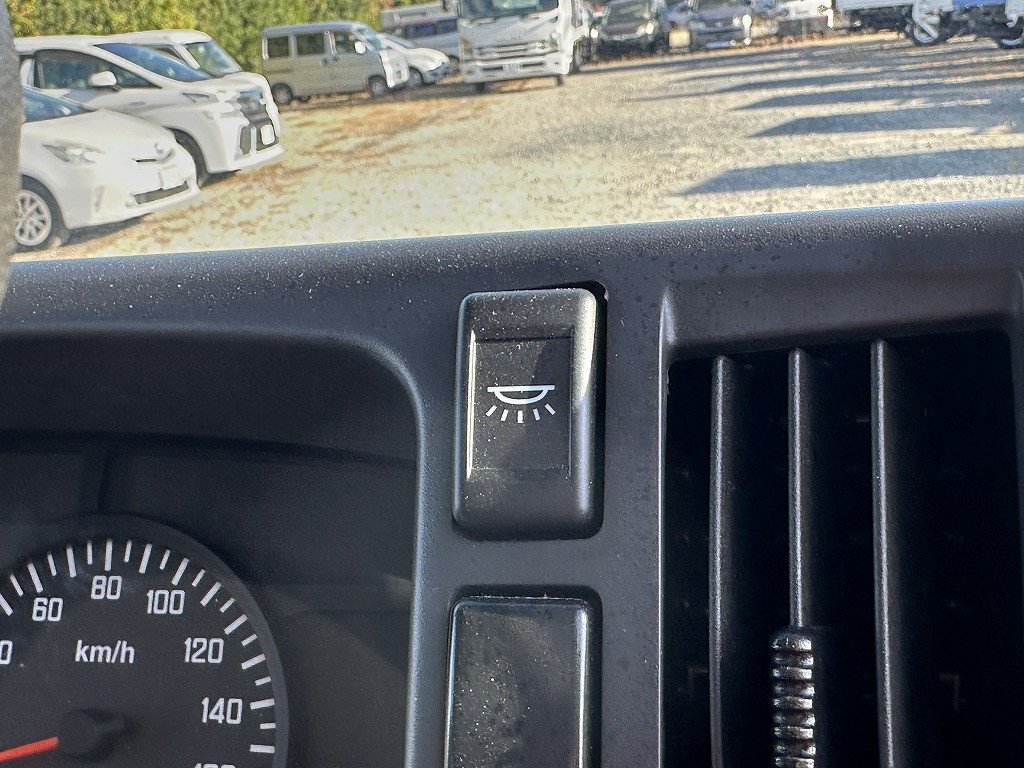 創業以来多くのトラックなどの業務用車両や乗用車の車検・点検・整備・板金・塗装を行ってます！！創業３０年以上の実績と、経験豊富なスタッフが対応いたします。|いすゞ エルフ TRG-NLR85AN(2WD)の写真40