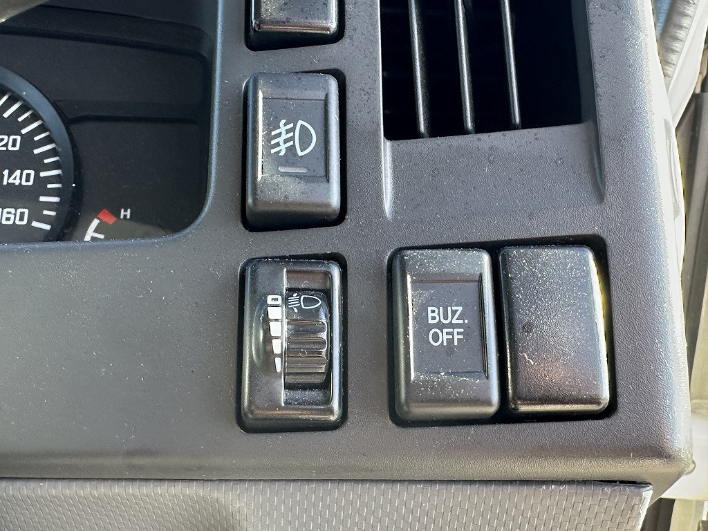 創業以来多くのトラックなどの業務用車両や乗用車の車検・点検・整備・板金・塗装を行ってます！！創業３０年以上の実績と、経験豊富なスタッフが対応いたします。|いすゞ エルフ TRG-NLR85AN(2WD)の写真41