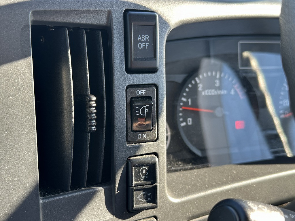 創業以来多くのトラックなどの業務用車両や乗用車の車検・点検・整備・板金・塗装を行ってます！！創業３０年以上の実績と、経験豊富なスタッフが対応いたします。|いすゞ エルフ TRG-NLR85AN(2WD)の写真42