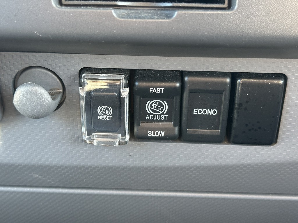 創業以来多くのトラックなどの業務用車両や乗用車の車検・点検・整備・板金・塗装を行ってます！！創業３０年以上の実績と、経験豊富なスタッフが対応いたします。|いすゞ エルフ TRG-NLR85AN(2WD)の写真44