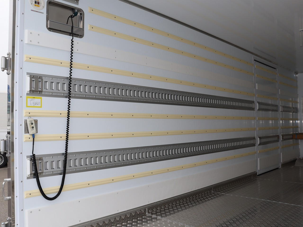 三菱 ファイター 2KG-FK65F(2WD)の写真5