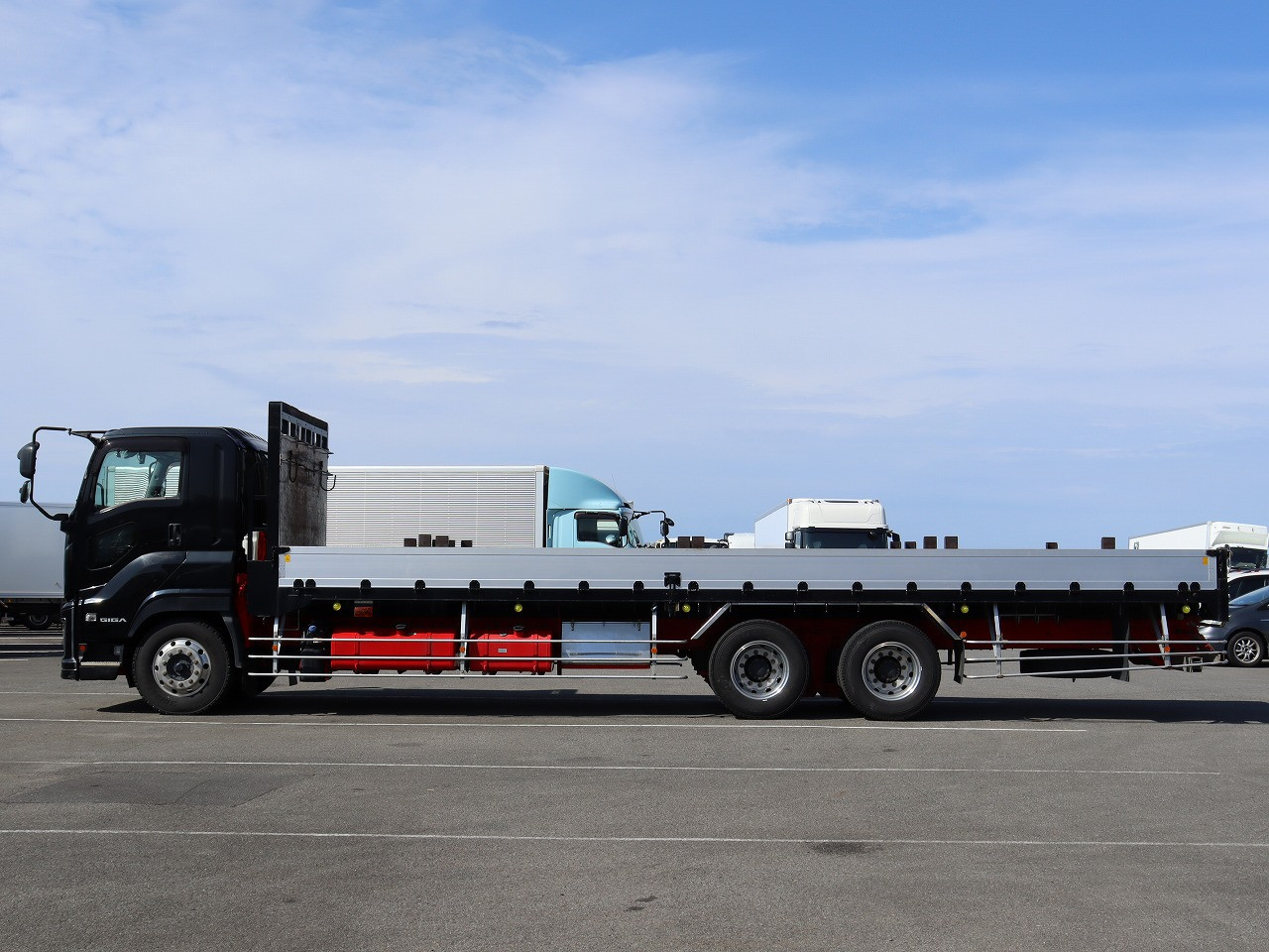 いすゞ ギガ 2PG-CYY77C(6x4)の写真7