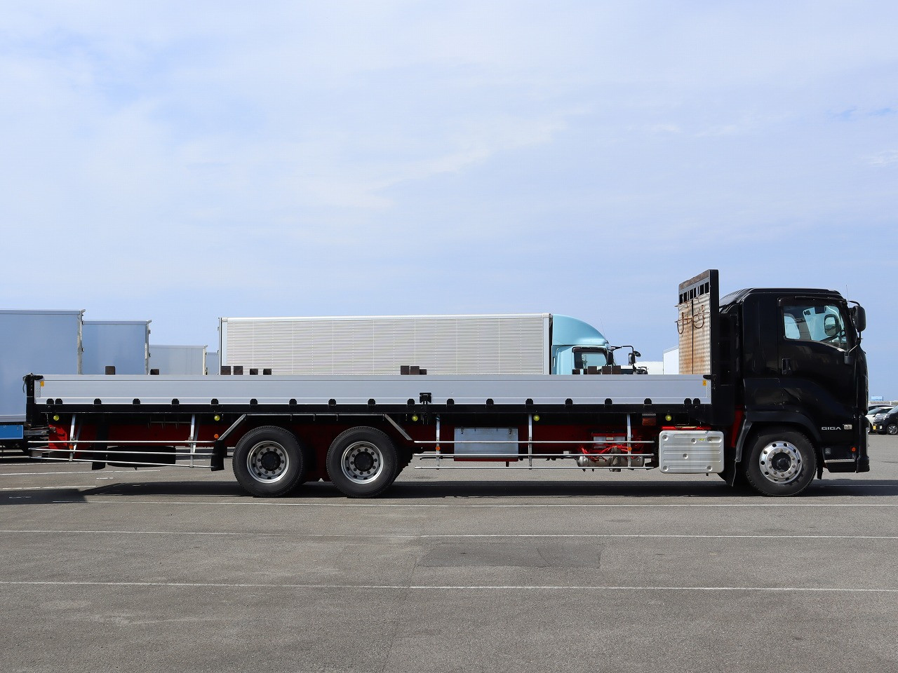 いすゞ ギガ 2PG-CYY77C(6x4)の写真8