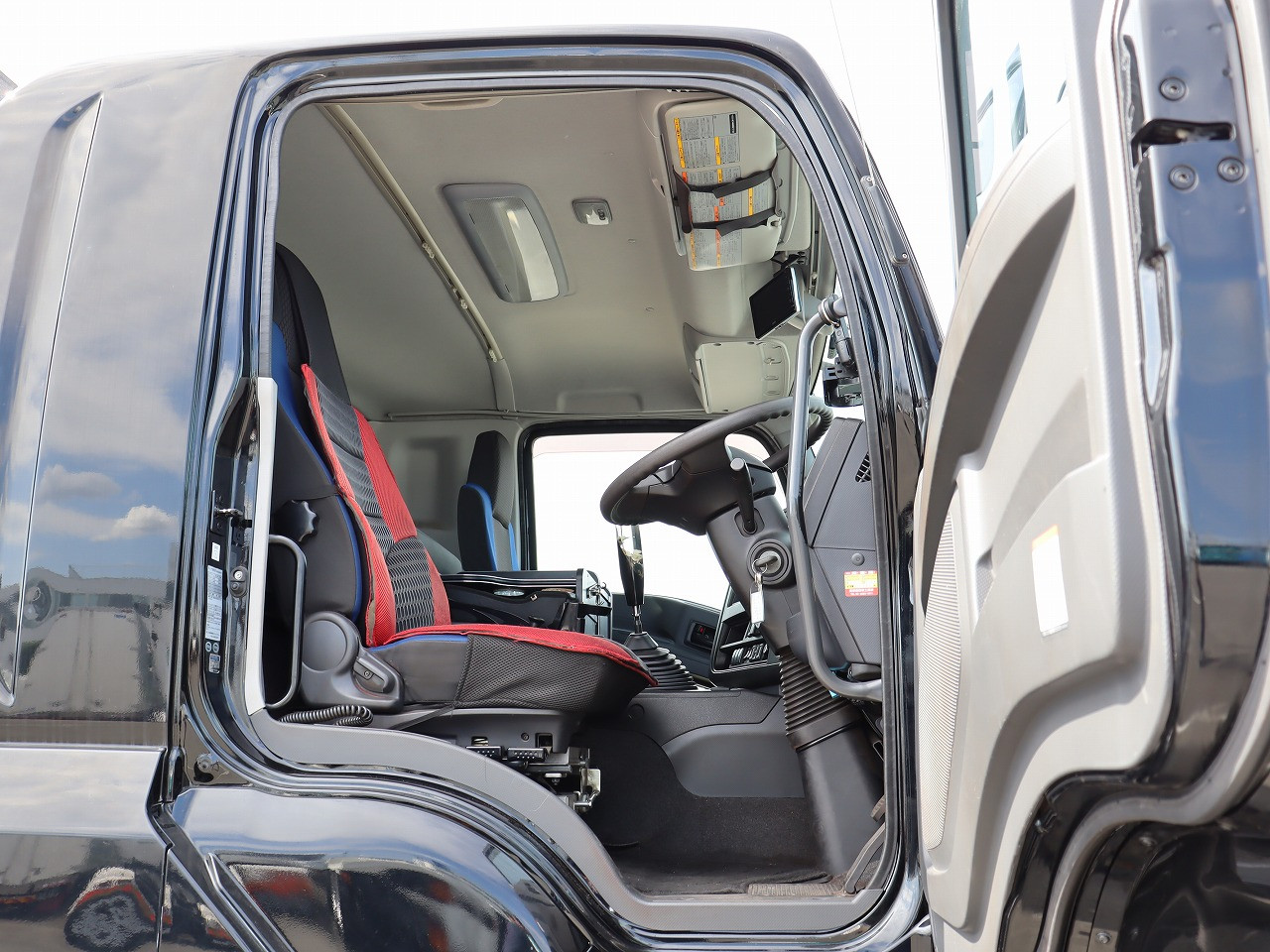 いすゞ ギガ 2PG-CYY77C(6x4)の写真21