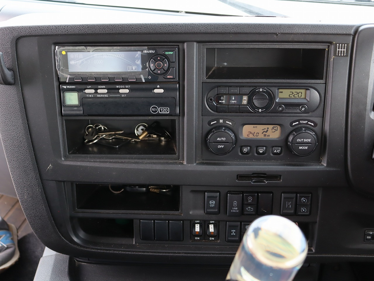 いすゞ ギガ 2PG-CYY77C(6x4)の写真26