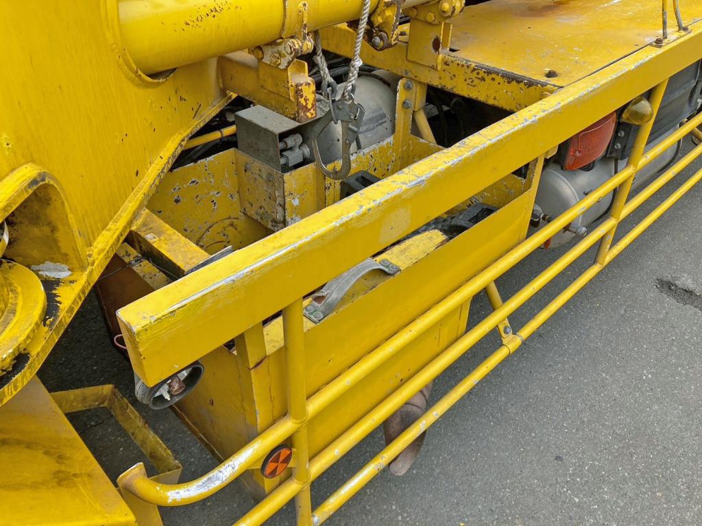 運転席側に物入れが付いています。|三菱 スーパーグレート QDG-FV50VY改の写真19