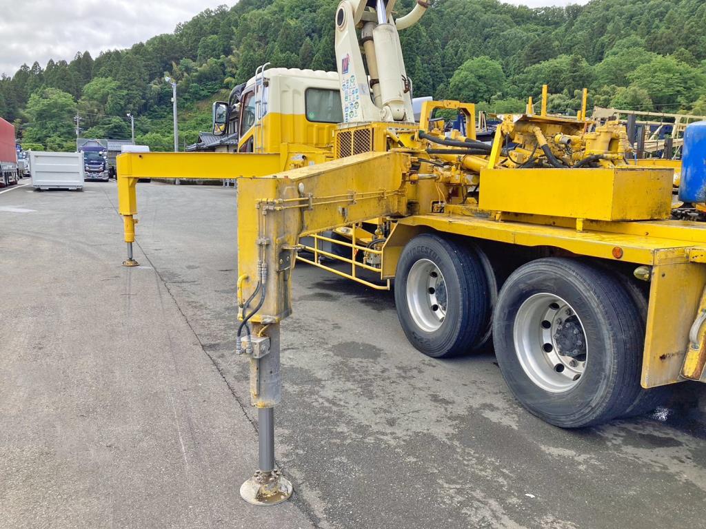 アウトリガーを張り出した状態です。(助手席側)|三菱 スーパーグレート QDG-FV50VY改の写真22