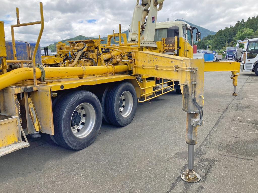 アウトリガーを張り出した状態です。(運転席側)|三菱 スーパーグレート QDG-FV50VY改の写真23